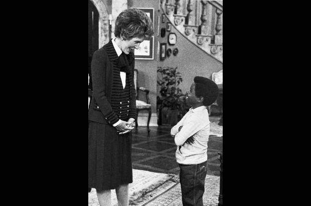 AP - El actor Gary Coleman se convirti&#243; en una personalidad de Estados Unidos. En la imagen aparece al lado de la primera dama, Nancy Reagan, el 19 de marzo de 1983.