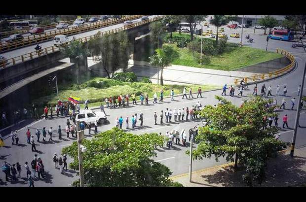 Duber Cano - Los mineros del Nordeste de Antioquia marcharon el martes por las calles del centro. Tuvieron una concentración pacífica frente a La Alpujarra.