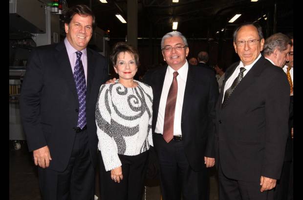 Manuel Saldarriaga - La directora de EL COLOMBIANO, Ana Mercedes Gómez Martínez, en compañía de Roberto Pombo, director de El Tiempo; y los exministros Fabio Valencia Cossio y Juan Gómez Martínez.