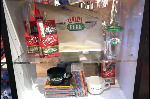 AFP - Los productores lograron incorporar a empresas cafeteras que aprovechan la apertura para lanzar una edici&#243;n especial de sus productos vinculados a la serie.
