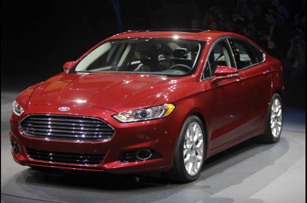 AP - La principal novedad de Ford es el nuevo Fusion, que como la mayor&#237;a de sus competidores se centra en subrayar los avances en tecnolog&#237;a, seguridad, confort y sobre todo bajo consumo y emisiones.