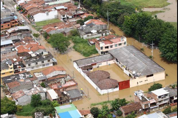 Colprensa - La creciente del río Cauca las poblaciones más afectadas son Jamundí, La Victoria, Zarzal, Roldanillo, Bolívar, Tulúa, Río Frío, Mediacanoa, entre otros.