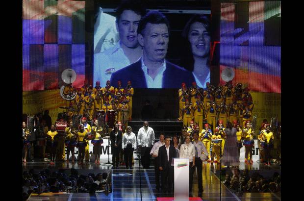 Colprensa - El presidente electo, Juan Manuel Santos, invitó a los gobiernos de Ecuador y Venezuela a "abrir caminos de cooperación hacia el futuro".