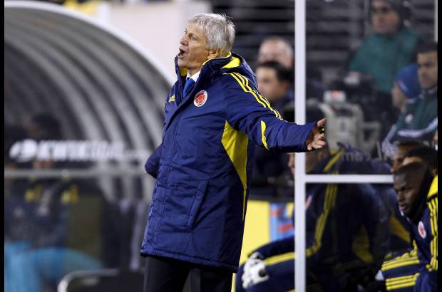 Reuters - El t&#233;cnico Jos&#233; Pekerman prob&#243; algunos esquemas y tambi&#233;n mostr&#243; su desespero desde el banco ante algunos errores de sus dirigidos.