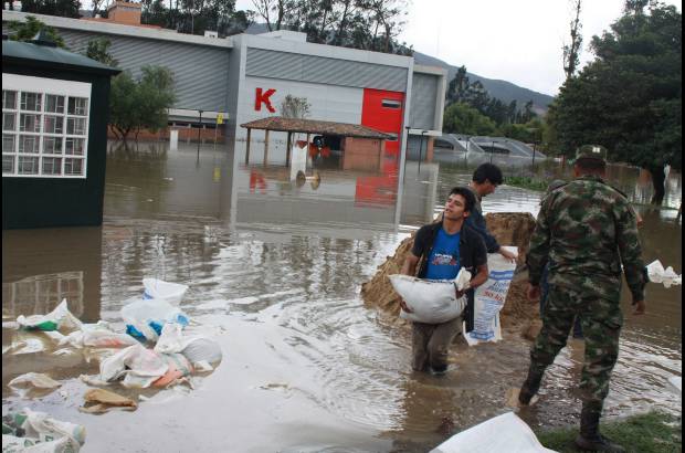 - Cerca del 90 por ciento de las instalaciones de la Universidad de la Sabana est&#225;n bajo las aguas del afluente.