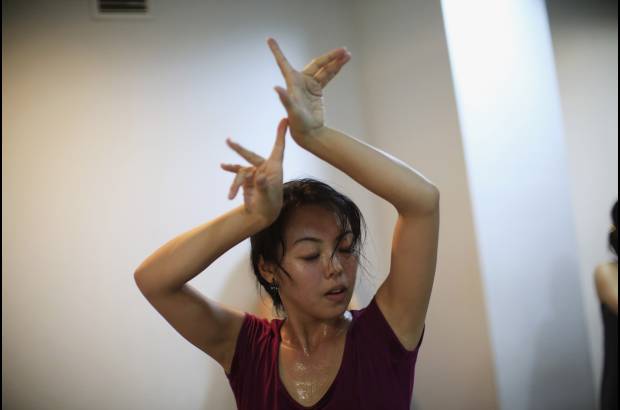 REUTERS - Maika Kubo es una japonesa que ha llamado la atenci&#243;n por su talento para bailar flamenco. Desde peque&#241;a, en su colegio, aprendi&#243; esta danza y ahora su amor por el baile la llev&#243; a Sevilla, Espa&#241;a, lugar de origen de estos llamativos pasos.