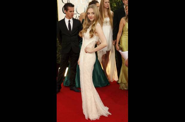Reuters - Al igual que el Givenchy de encaje de Amanda Seyfried con broche en el cuello, pelo suelto y maquillaje discreto.