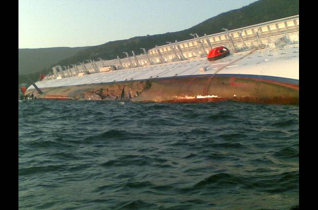 Reuters - El barco acababa de comenzar su traves&#237;a.