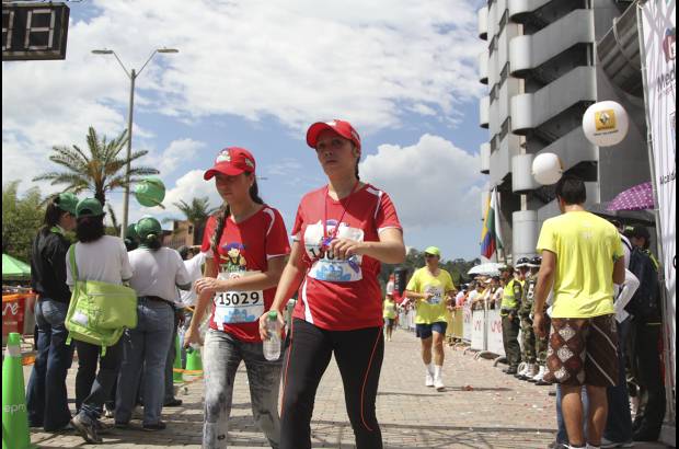 Esteban Jaramillo y Sebastián Salazar - Más de 10 mil competidores se dieron cita en esta histórica cita deportiva que se corría en las modalidades de 5, 10, 21 y 42 kilómetros.