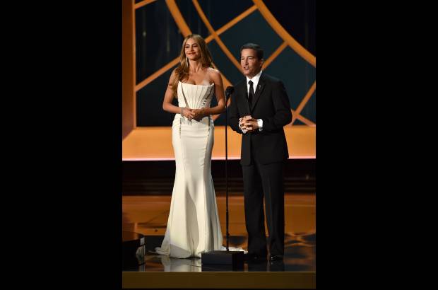 AFP - La actriz de &quot;Modern Family&quot; se encarg&#243; de presentar al presidente de la Academia de la Televisi&#243;n de Estados Unidos, Bruce Rosenblum.