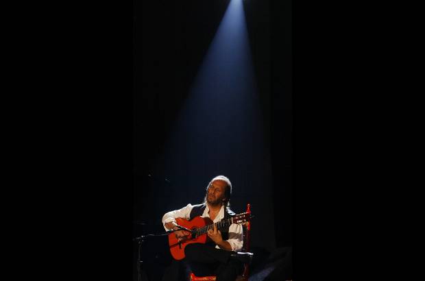 AFP - Camar&#243;n de la Isla fue el artista que Paco de Luc&#237;a m&#225;s admir&#243; y pudo colaborar con &#233;l, formando una pareja que revolucion&#243; la historia del flamenco en las &#250;ltimas d&#233;cadas.