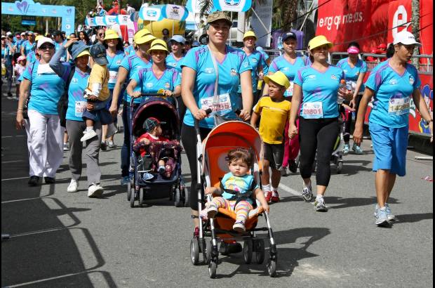 Juan Antonio Sánchez - Las mujeres vivieron una programación que incluyó aeróbicos al ritmo de música con un coreógrafo.