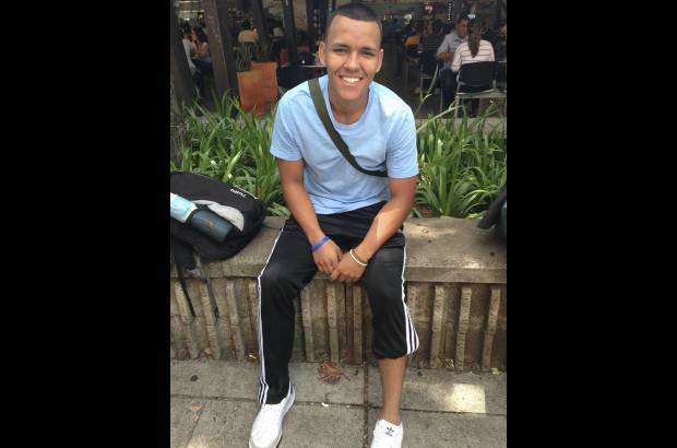 Catalina Hernández Osorio - Santiago González, estudiante de Eafit. "La gente es muy indiferente, por eso vine así a la universidad".