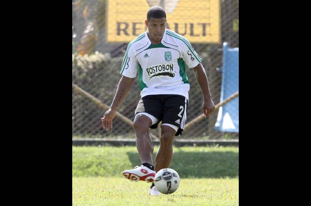Rom&#225;n Torres - Zaguero central. 20 de marzo de 1986, Ciudad de Panam&#225;. 1,83 metros y 96 kilos.