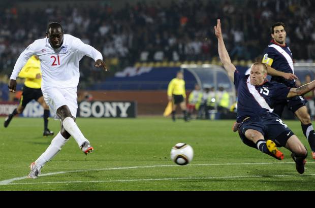 Reuters - Inglaterra tendr&#225; que esperar para tomarse la revancha de la derrota frente a Estados Unidos en el &#250;nico partido de un Mundial que les hab&#237;a enfrentado, hace 60 a&#241;os, ya que el estreno del grupo C termin&#243; con el primer empate de la historia entre los dos equipos (1-1).