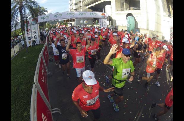 Esteban Jaramillo y Sebastián Salazar - Más de 10 mil competidores se dieron cita en esta histórica cita deportiva que se corría en las modalidades de 5, 10, 21 y 42 kilómetros.