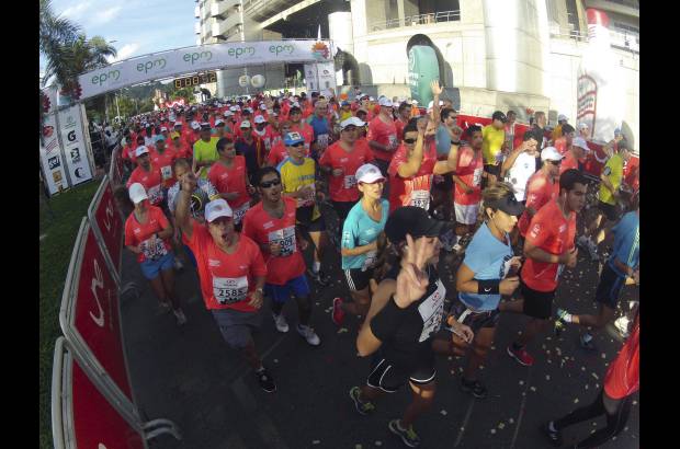 Esteban Jaramillo y Sebastián Salazar - Más de 10 mil competidores se dieron cita en esta histórica cita deportiva que se corría en las modalidades de 5, 10, 21 y 42 kilómetros.