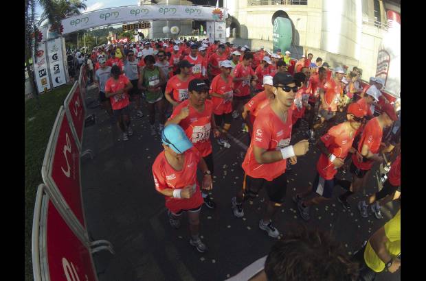 Esteban Jaramillo y Sebastián Salazar - Más de 10 mil competidores se dieron cita en esta histórica cita deportiva que se corría en las modalidades de 5, 10, 21 y 42 kilómetros.