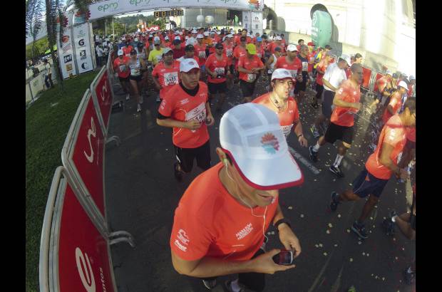 Esteban Jaramillo y Sebastián Salazar - Más de 10 mil competidores se dieron cita en esta histórica cita deportiva que se corría en las modalidades de 5, 10, 21 y 42 kilómetros.