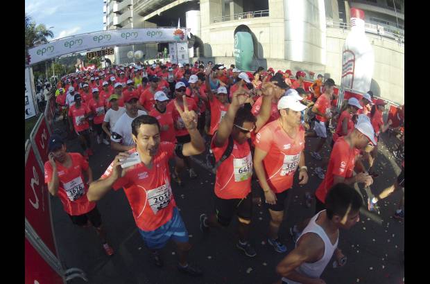 Esteban Jaramillo y Sebastián Salazar - Más de 10 mil competidores se dieron cita en esta histórica cita deportiva que se corría en las modalidades de 5, 10, 21 y 42 kilómetros.