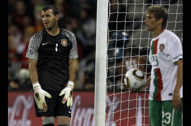 AP - La angustia del portero Eduardo al no poder detener el remate de Villa.