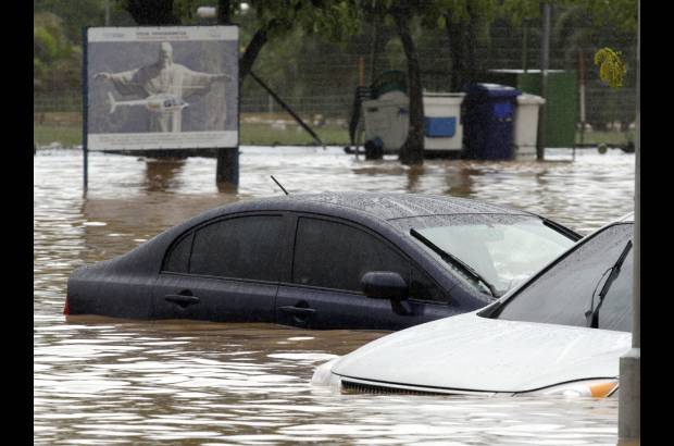 Reuters - Las lluvias del lunes a martes inundaron gran parte de la enorme ciudad de Brasil.
