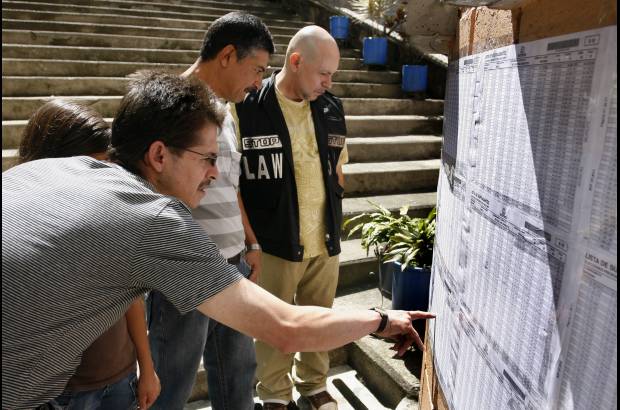 Esteban Vanegas - Los votantes encontraron en la entrada a los puestos de votación la información sobre la mesa asignada.