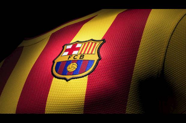 FOTOS NIKE - La segunda indumentaria saldr&#225; al mercado el 20 de junio y no tendr&#225; la bandera catalana en la parte trasera del cuello.