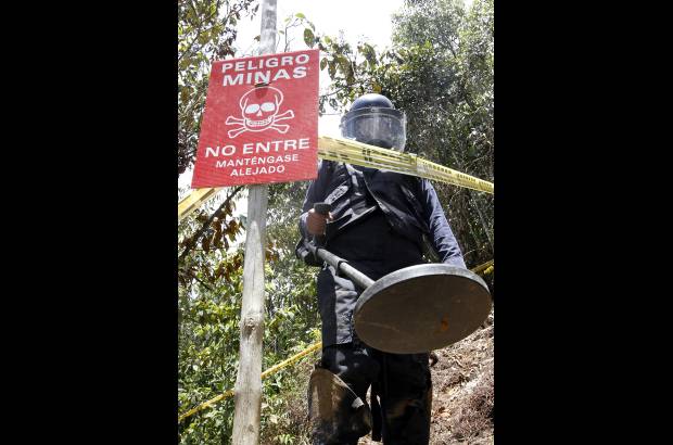 Donaldo Zuluaga - Las tareas avanzan en el corregimiento Santa Ana, donde fueron sembrados varios campos minados.