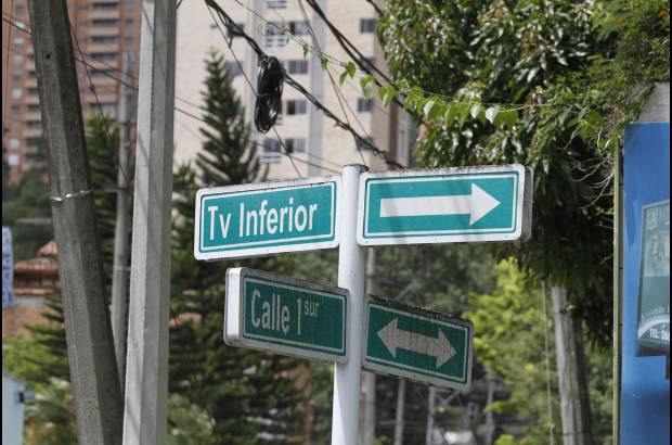 Donaldo Zuluaga Velilla - Algunos han pedido que las vallas digan transversal o trsv., pero no tv, por ser esta la abreviatura de televisi&#243;n.