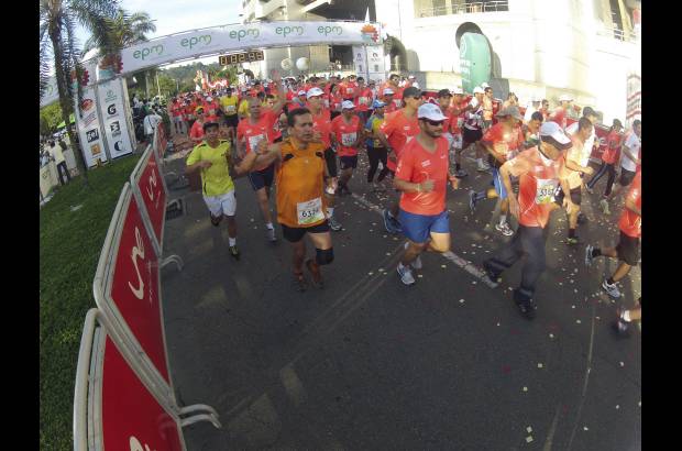 Esteban Jaramillo y Sebastián Salazar - Más de 10 mil competidores se dieron cita en esta histórica cita deportiva que se corría en las modalidades de 5, 10, 21 y 42 kilómetros.