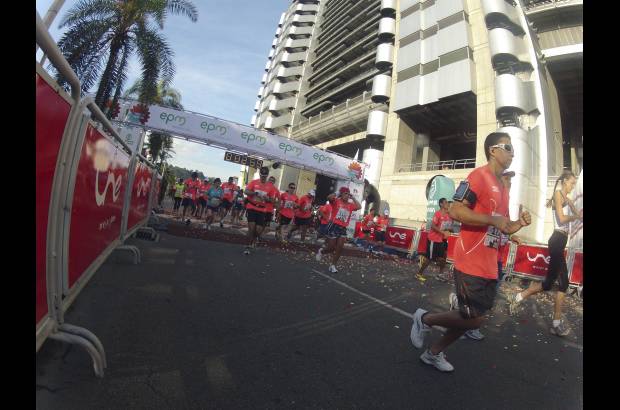 Esteban Jaramillo y Sebastián Salazar - Más de 10 mil competidores se dieron cita en esta histórica cita deportiva que se corría en las modalidades de 5, 10, 21 y 42 kilómetros.