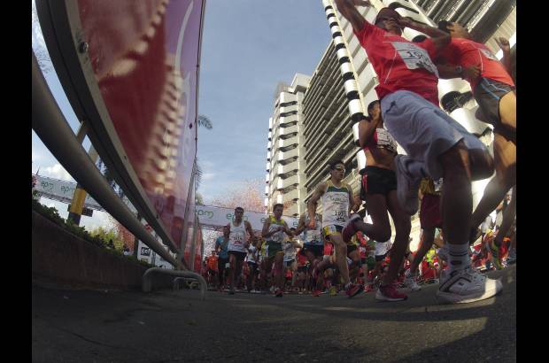 Esteban Jaramillo y Sebastián Salazar - Más de 10 mil competidores se dieron cita en esta histórica cita deportiva que se corría en las modalidades de 5, 10, 21 y 42 kilómetros.