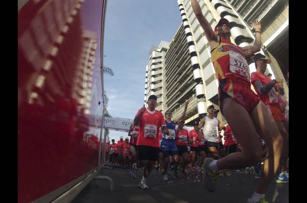 Esteban Jaramillo y Sebastián Salazar - Más de 10 mil competidores se dieron cita en esta histórica cita deportiva que se corría en las modalidades de 5, 10, 21 y 42 kilómetros.