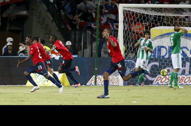 Foto Manuel Saldarriaga - Con mucha euforia los jugadores del DIM gritaron el gol que los dejó de primeros del grupo.
