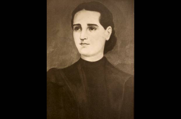 - Carmelina Montoya, hermana mayor de la Madre Laura.