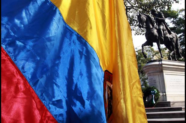 R&#243;bison S&#225;enz - El Libertador Sim&#243;n Bol&#237;var recibi&#243; este mi&#233;rcoles un tributo por los 201 a&#241;os de la Independencia Nacional.