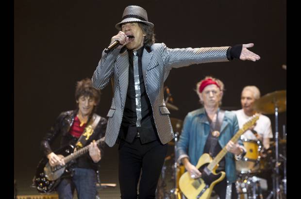 Foto AP - Los Rolling Stones hicieron el domingo su regreso triunfal a los escenarios en Londres en el primero de cinco conciertos que tienen programados a fin de celebrar el 50mo aniversario de su debut como una banda de blues al estilo estadounidense.