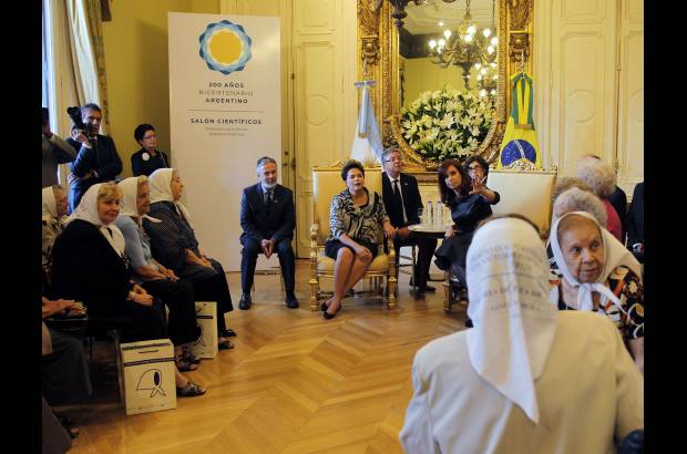 Reuters - Dilma Rousseff y Cristina Fern&#225;ndez se reunieron a solas durante m&#225;s de hora y media en la Casa Rosada, sede de Gobierno argentino