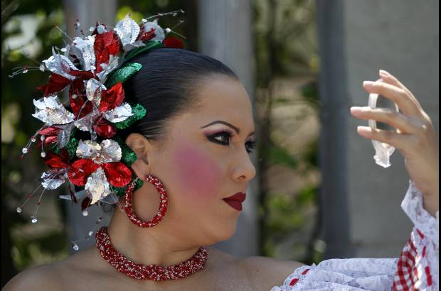 AP - El Carnaval se cumple entre m&#250;sica, disfraces y mucho baile.