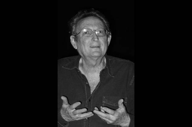 Gilberto Mart&#237;nez Arango - Campe&#243;n de nataci&#243;n y dramaturgo - &quot;EL COLOMBIANO es un referente de ciudad, aunque alguno no est&#233; de acuerdo con algunas de sus posiciones. De mi &#233;poca de deportista, por all&#225; en 1956, recuerdo al cronista Miguel Zapata Restrepo, un defensor de la nataci&#243;n y de nuestro equipo, en el que estaba el luego gerente del diario, Jorge Hern&#225;ndez&quot;.
