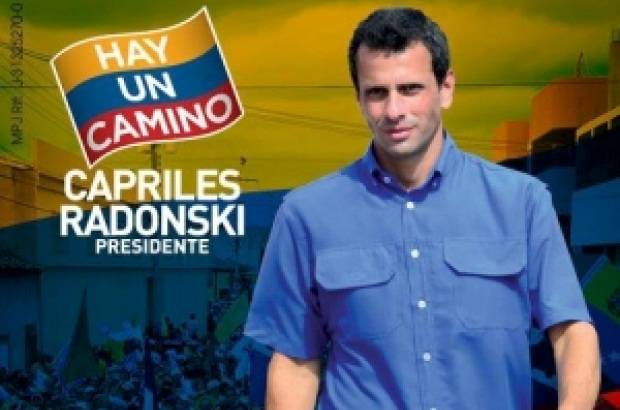 Cortes&#237;a - Henrique Capriles Radonski, nacido en 1972, es el candidato &#250;nico de la oposici&#243;n, representa a 22 partidos pol&#237;ticos o movimientos sociales. Fue gobernador del estado Miranda.