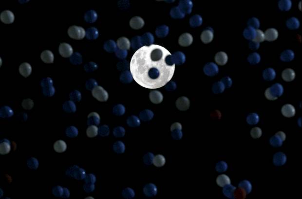 AP - Esta imagen es en Santiago de Chile. Miles de globos fueron liberados en el estadio Nacional durante el partido que la selección de fútbol de Chile venció 2-0 a su par de Uruguay.
