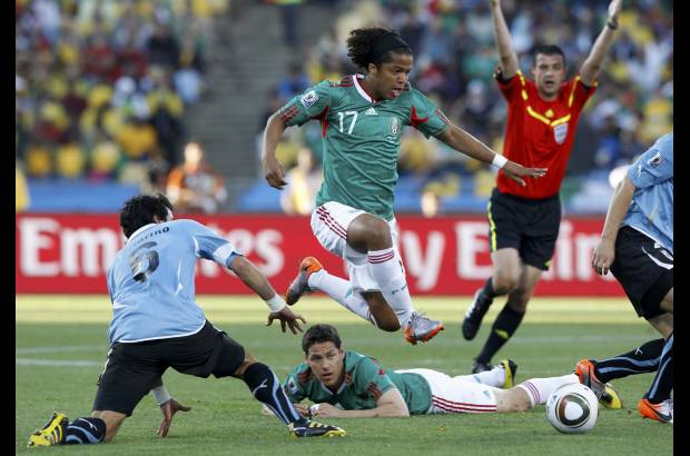 Reuters - Giovani dos Santos mostr&#243; toda su habilidad con algunos piques con pelota dominada que enloquecieron a la zaga suramericana.