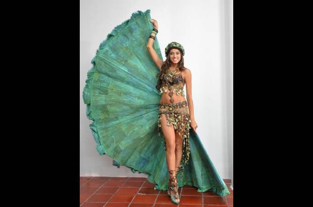 Foto Colprensa - El Desfile en Traje Artesanal se cumple este s&#225;bado 20 de octubre en la plazoleta del Centro de Convenciones Jos&#233; Eustasio Rivera de Neiva.