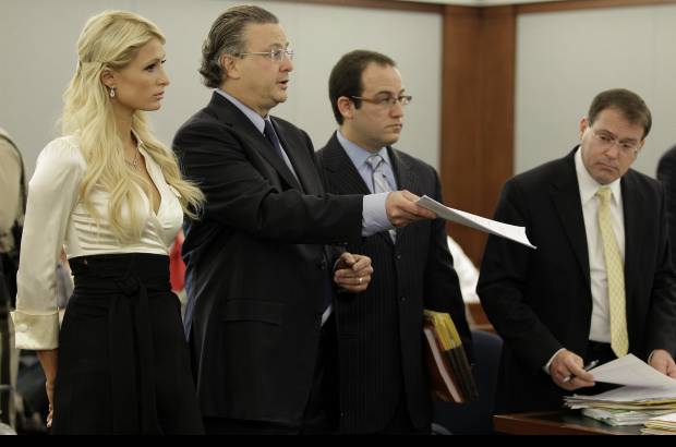 AP - Hilton fue detenida en el hotel Wynn el 27 de agosto tras caerse de su bolso de mano una bolsita con 0,8 gramos de coca&#237;na cuando intent&#243; sacar un l&#225;piz labial.