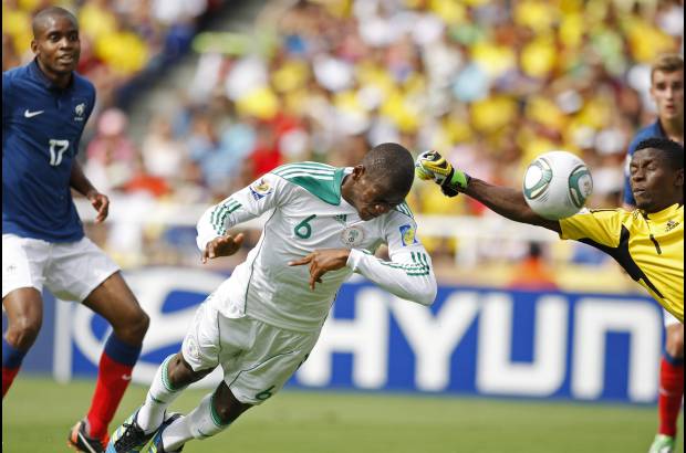 Reuters - La despedida del Mundial sub-20 en una de las plazas m&#225;s taquillera no pod&#237;a ser mejor. Cinco goles, 120 minutos de buen f&#250;tbol, un equipo contundente en ataque como Francia, otro generoso en el derroche f&#237;sico como Nigeria, un marco espectacular y la permanente ola en la tribuna.