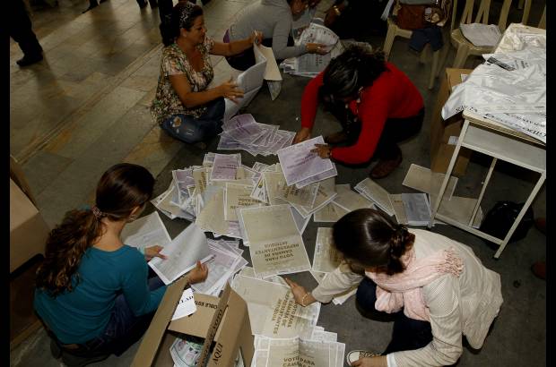 Donaldo Zuluaga - En el Palacio de Exposiciones, las mujeres ejercieron su derecho al voto en las diferentes mesas que estuvieron dispuestas para las elecciones al Senado, C&#225;mara y Parlamento Andino.