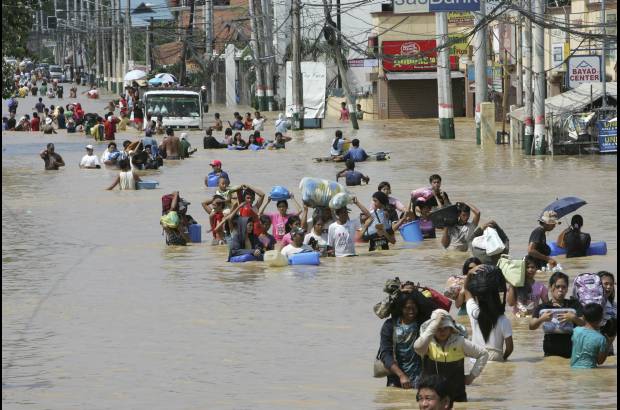 AP - Según el Centro de Prevención de Desastres, 986.417 filipinos se vieron afectados por el temporal, de las que unas 160.000 siguen siendo atendidas en los centros de evacuación provistos por el Gobierno.
