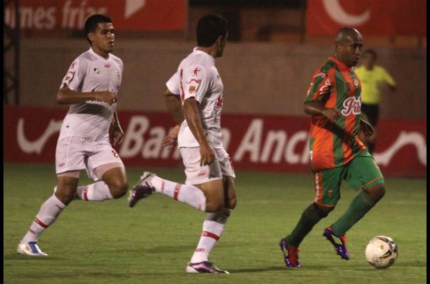 Edwin Bustamante - Néider Morantes siempre que está en la cancha es el generador de fútbol naranja. La experiencia del 10 lidera a los del sur del Valle de Aburrá.